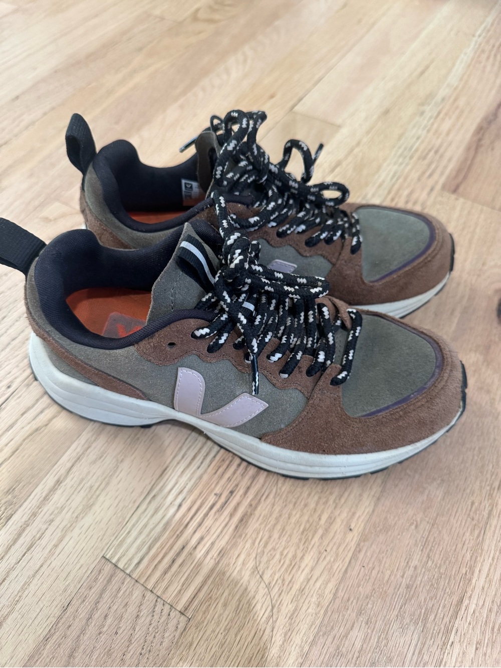 Veja Venturi shoes in Mud Parme color